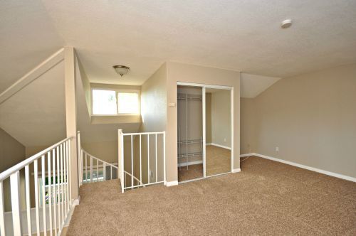 Building Photo - Gorgeous 2 Bedroom/2 Bathroom Condo with L...