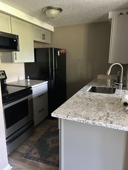 Kitchen - 123 Golf Ter