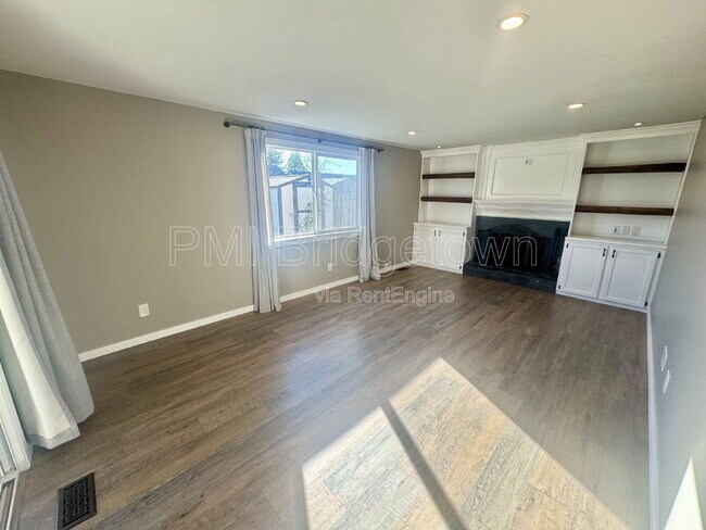 Building Photo - 670 NE 22nd St