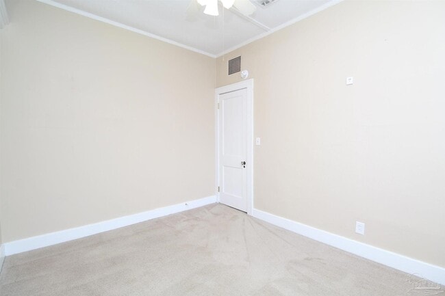 Building Photo - 1504 E Strong St