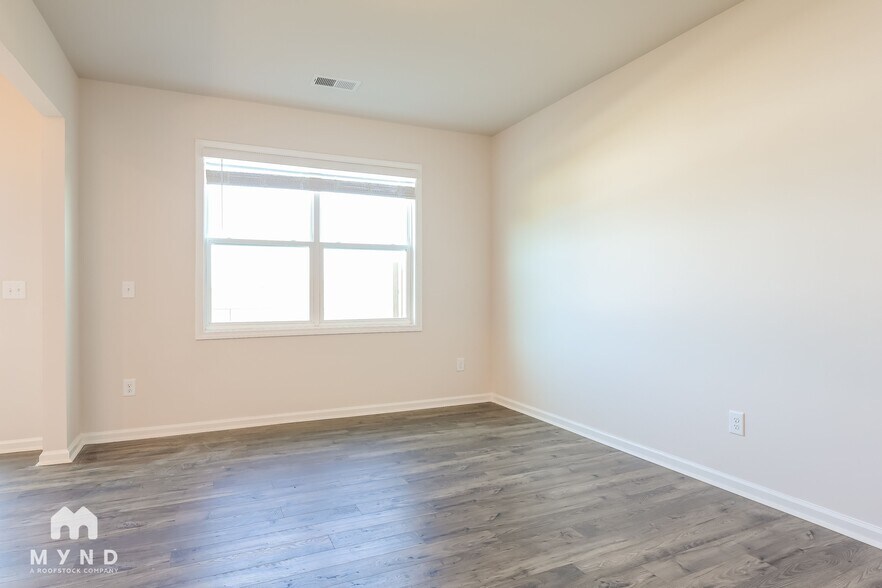 Building Photo - 10 Apricot Ln