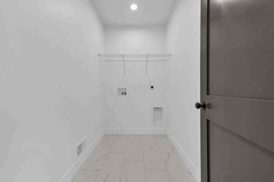 Building Photo - 376 E Markison Ave