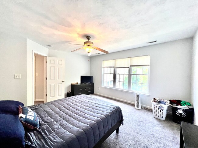 Building Photo - 4 bedroom home in Oceanview, Norfolk