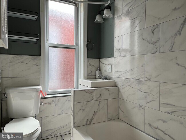 Building Photo - 18 N Ithan St