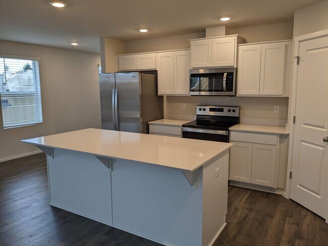 Building Photo - Stunning 4 Bed, 2.5 Bath Home with Premium Finishes, Spacious Layout, and Fenced Backyard!