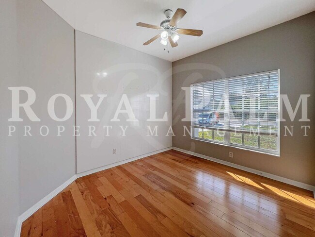 Building Photo - 906 Alfreda Ave