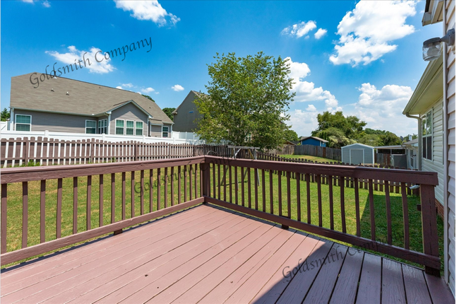 Building Photo - "3-Bedroom Retreat with Beautiful Hardwood...
