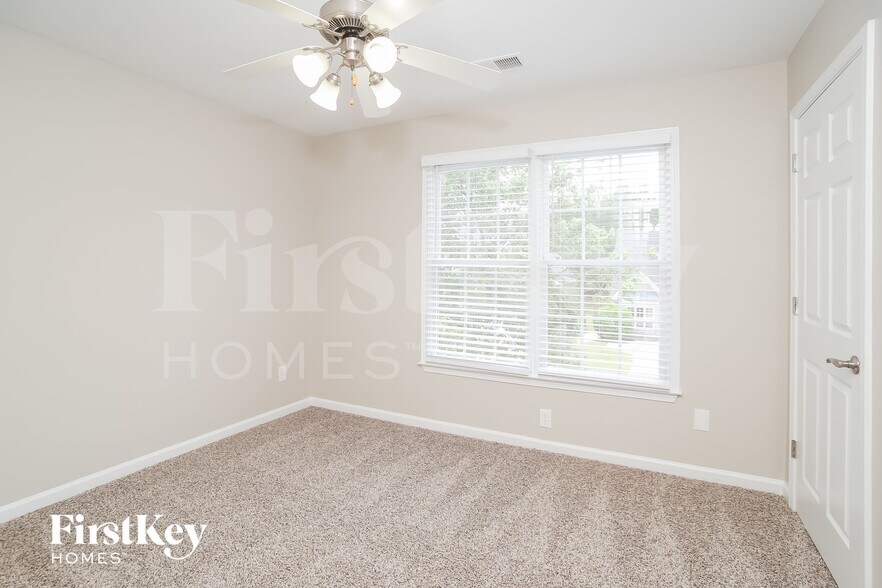 Building Photo - 522 S Fortune Way