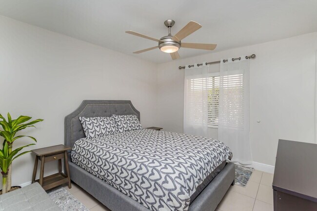 Building Photo - 7572 Silver Woods Ct