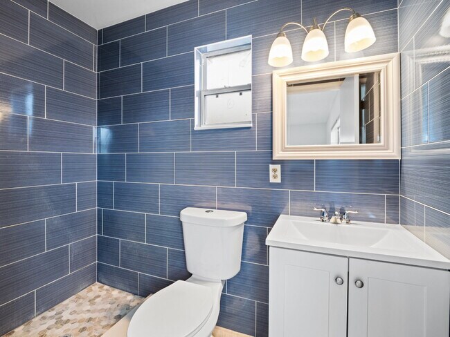 Building Photo - 905 Lisa Dr