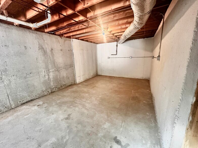 Basement Hobby/Storage Area - 5030 Laurel Bridge Dr SE