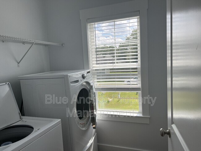 Building Photo - 153 Leeward Ln