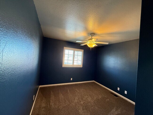 Building Photo - Nicely updated 4-bedroom in Oakdale!