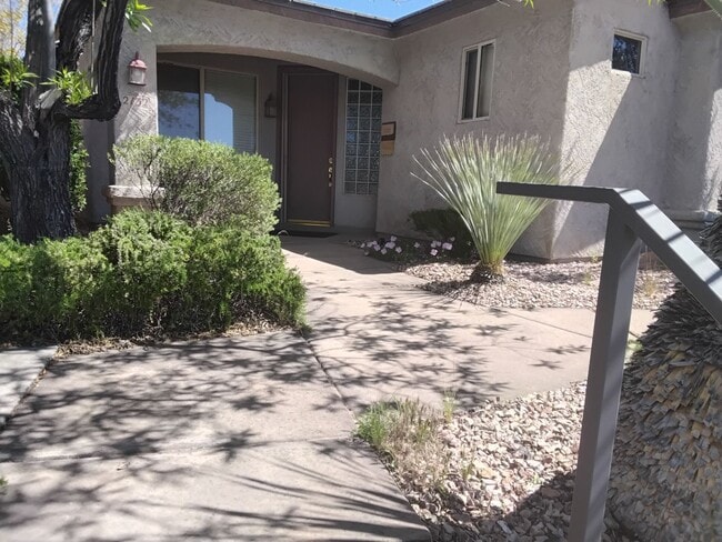 Building Photo - 2132 N Canyon Greens Cir