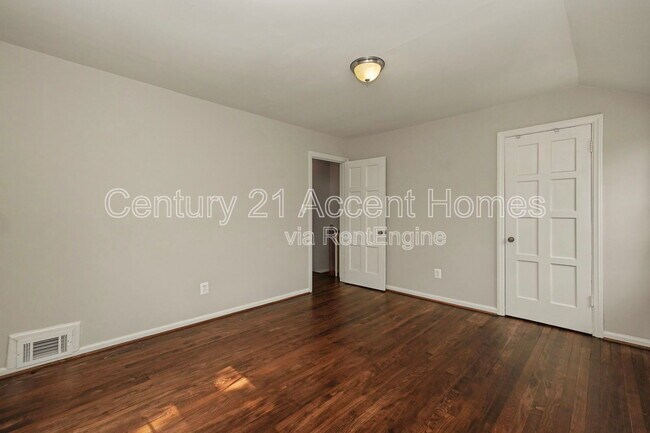 Building Photo - 2707 Jefferson Dr
