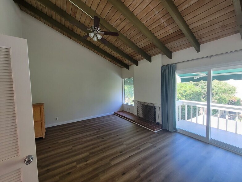 Building Photo - 11 Meadowsweet