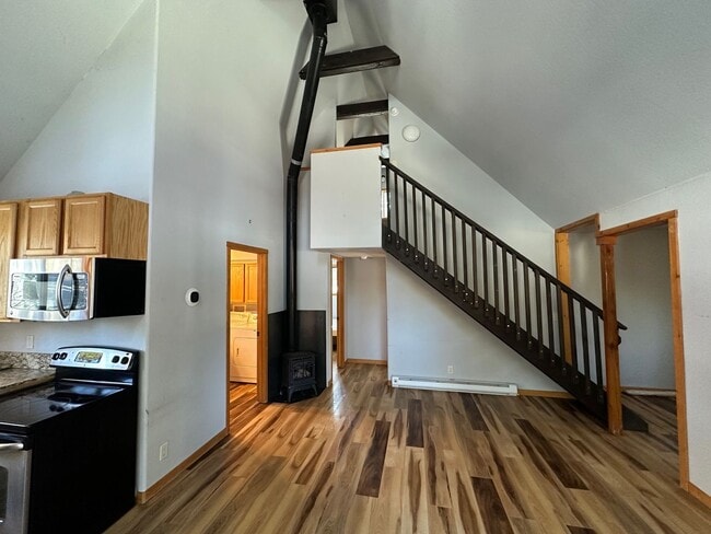 Building Photo - Conveniently Located Two Bed + Loft, Backs to Pond and Trails