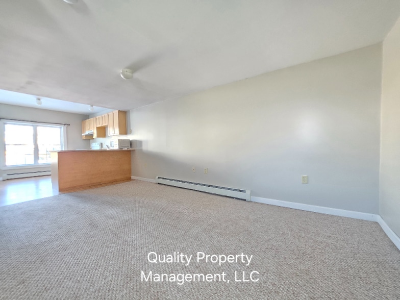 Building Photo - 208 Grove St