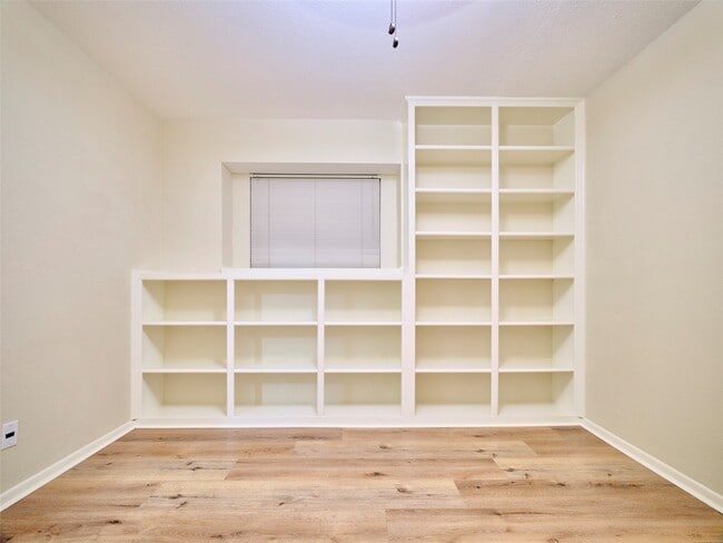 Building Photo - 4804 Fairhaven St