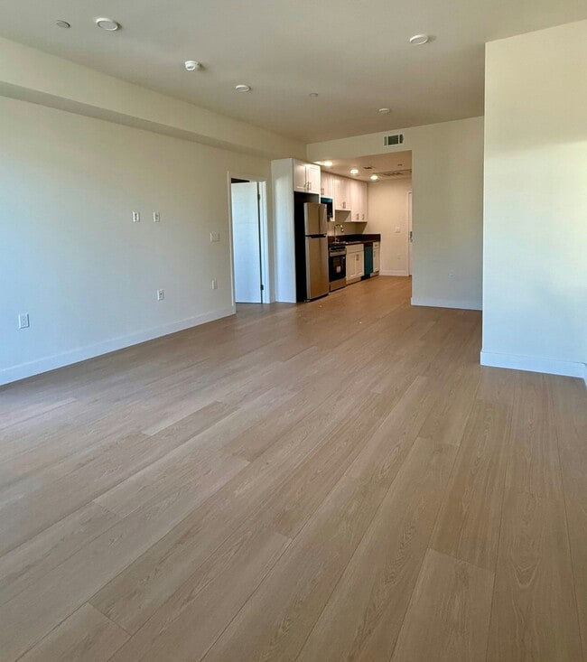 Building Photo - 14535 Weddington St