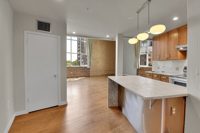 Building Photo - $3,100 - 2 Bed, 2 Bath Lofted Condo in Den...