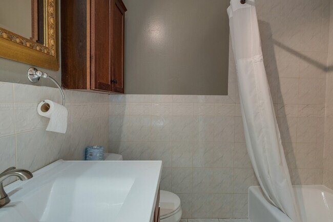 Building Photo - 9305 Pine View Ln