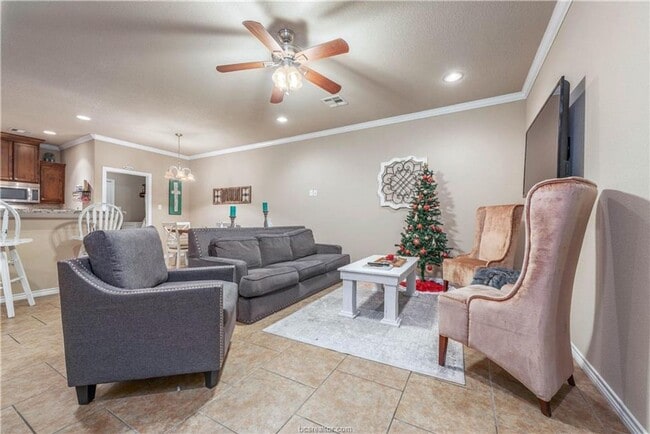 Building Photo - AUGUST PRE-LEASE!! 4/4 Townhome in University Heights!