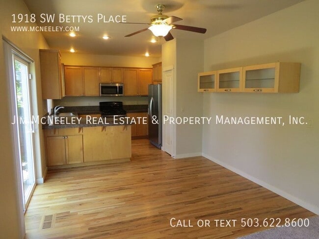 Building Photo - 1918 SW Betty's Pl