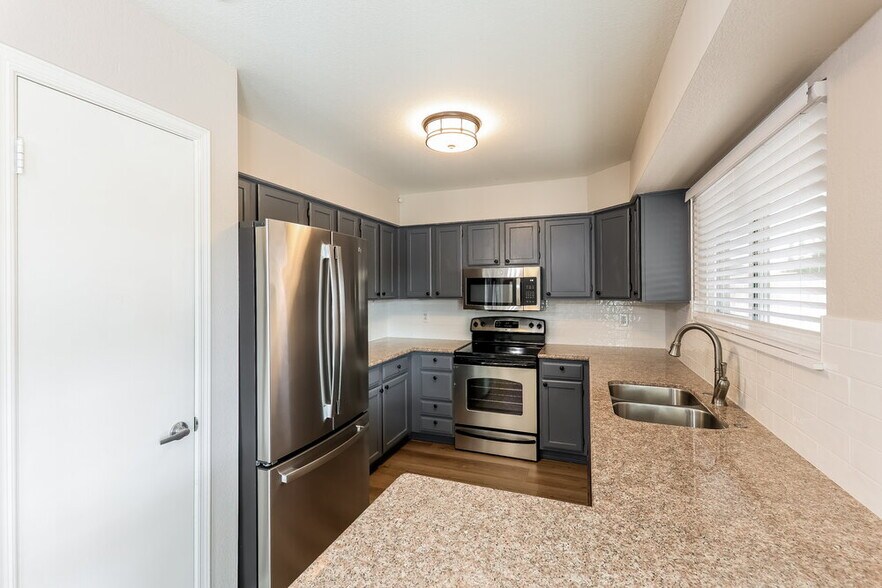 Building Photo - 515 W Montoya Ln