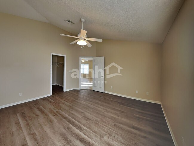 Building Photo - 2465 Saint Pauls Dr