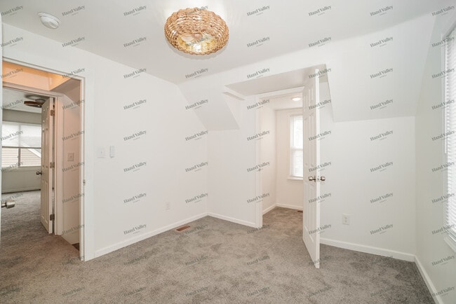 Building Photo - 2468 Meredith Dr