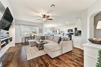 Building Photo - 436 Musgrav-
