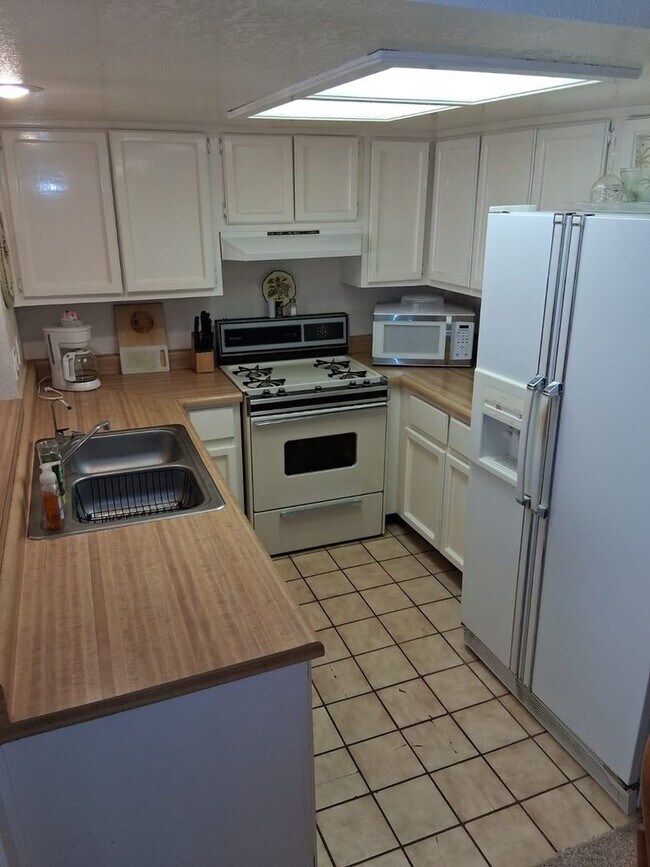Building Photo - Dream Riverfront 2BR Condo in Bullhead City