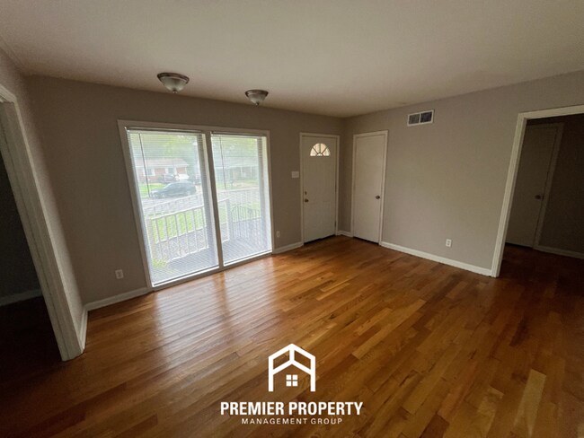 Building Photo - Charming 3BR/2BA in 38118 | Hardwood Floors, Formal Dining & Fenced Yard