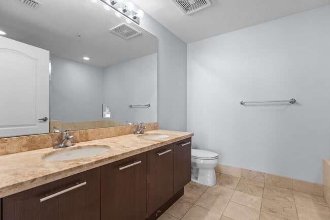 Building Photo - 410 Evernia St