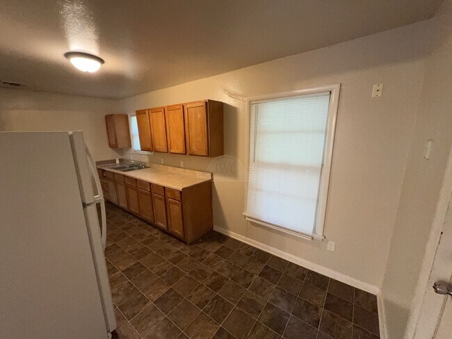Building Photo - 408 Allen St