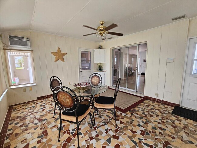 Building Photo - 1703 Amhurst Cir