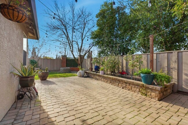 Building Photo - 601 Tamarindo Way