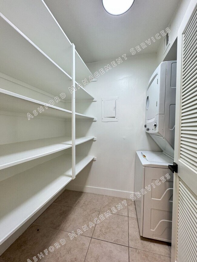 Building Photo - 520 N Stapley Dr