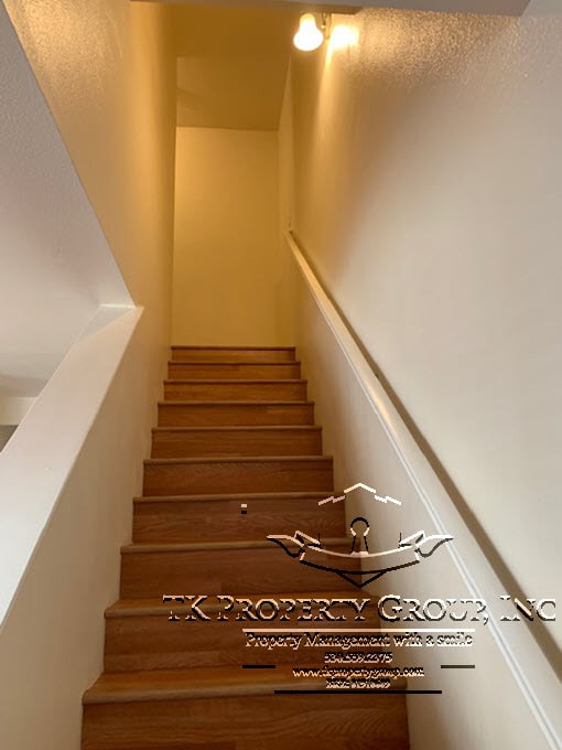 Building Photo - 1335 Oak Ridge Dr