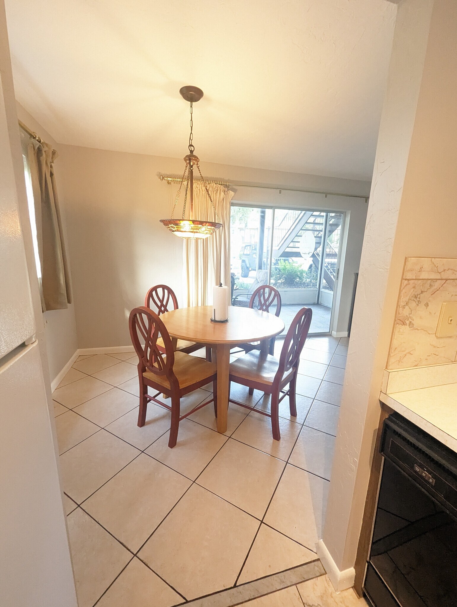 Dining area - 3124 US HWY 441 SE