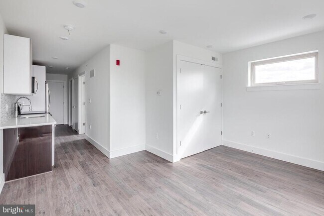 Building Photo - 1155 S 15th St