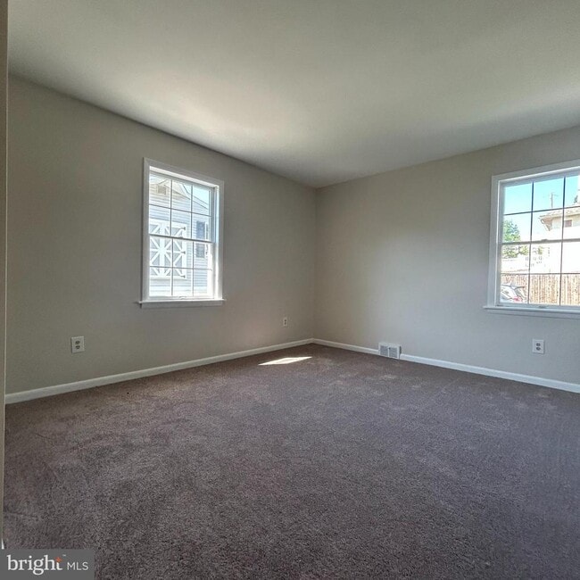 Building Photo - 379 Dehaven St