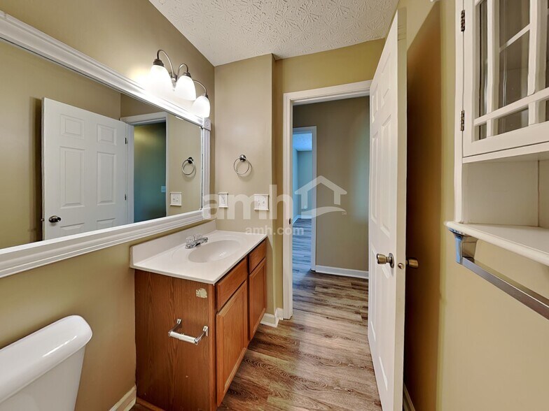 Building Photo - 357 Pinecrest Ct
