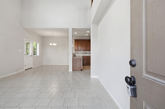 Building Photo - 2304 S Lakeline Blvd