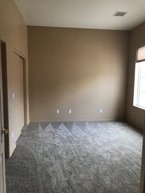 Building Photo - 437 S Valle Escondido