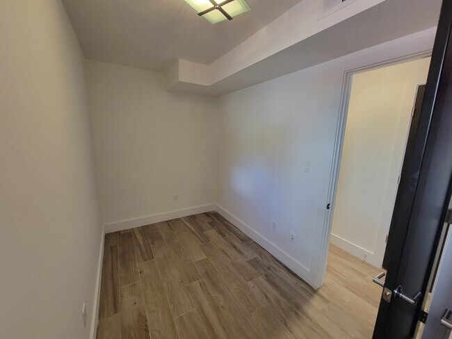 Building Photo - 724 Taylor St NW