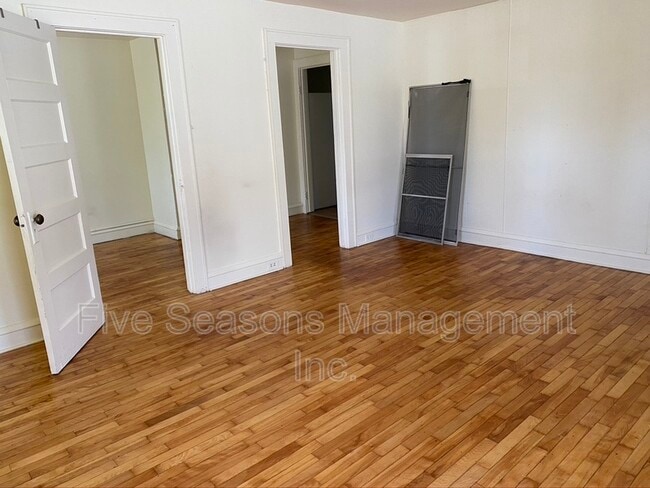 Building Photo - 346 Shelburne Rd