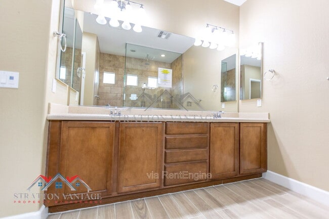 Building Photo - 5908 E Bramble Berry Ln