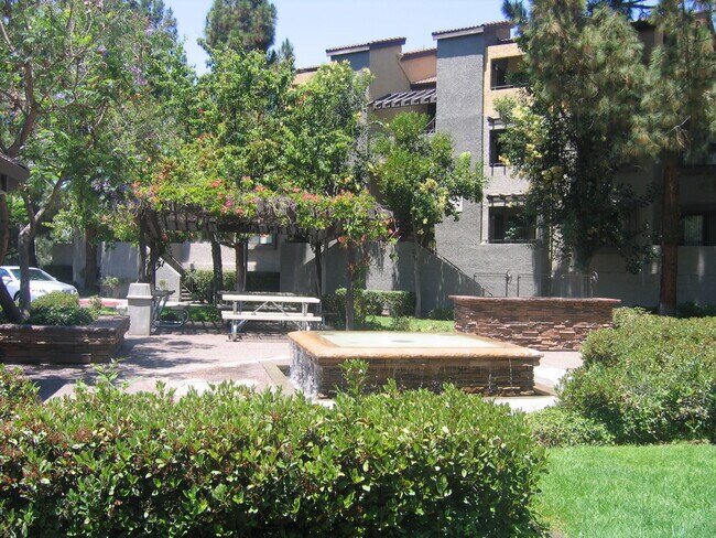 Building Photo - 880 E Fremont Ave
